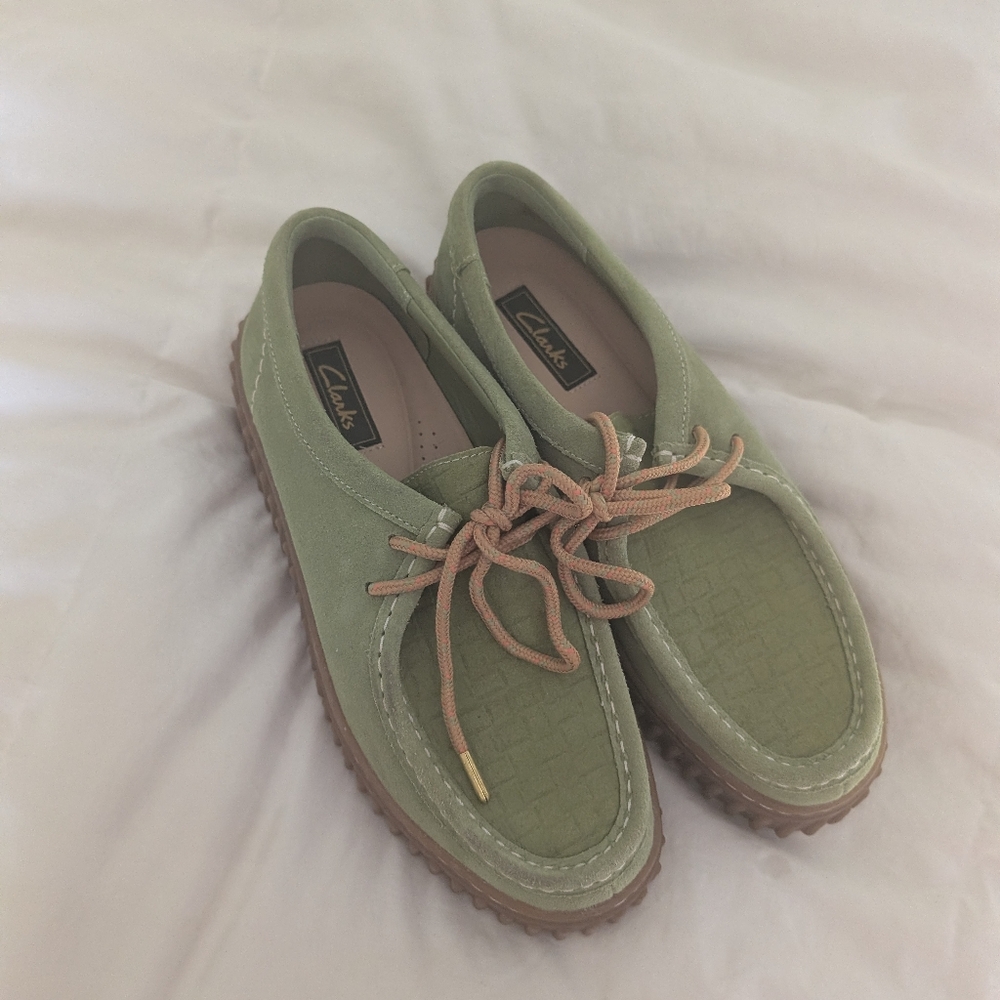 Clarks Torhill Bee Chukka Sneaker Apple Suede